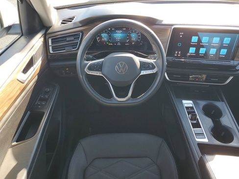 Used 2024 Volkswagen Atlas SE image 27
