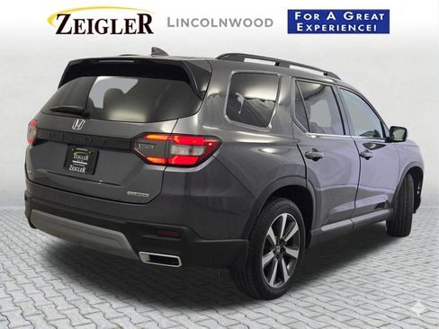 Used 2025 Honda Pilot Touring image 14
