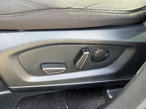 Used 2023 Ford Explorer XLT image 19