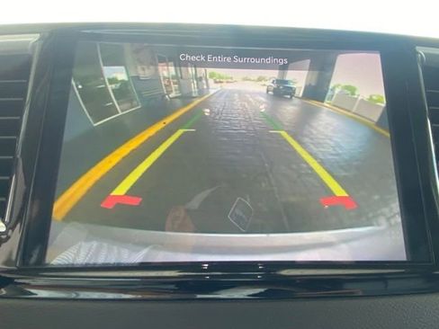 Used 2023 Chrysler Pacifica Touring-L image 20