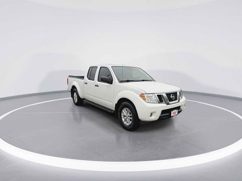 Used 2018 Nissan Frontier SV image 2