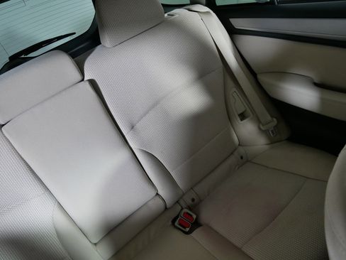 Used 2017 Subaru Outback 2.5i Premium image 14