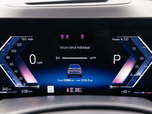 Used 2025 BMW X7 xDrive40i w/ Executive Package image 13