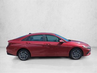 Used 2024 Hyundai Elantra SEL FWD video 4