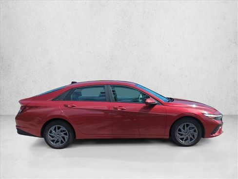 Used 2024 Hyundai Elantra SEL FWD image 4