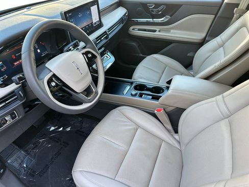 Used 2023 Lincoln Corsair Reserve image 11