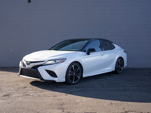 Used 2019 Toyota Camry XSE image 1