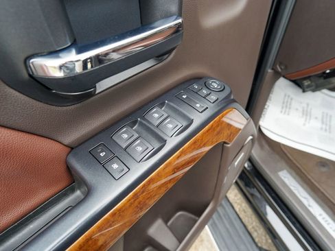 Used 2018 Chevrolet Silverado 1500 High Country image 17