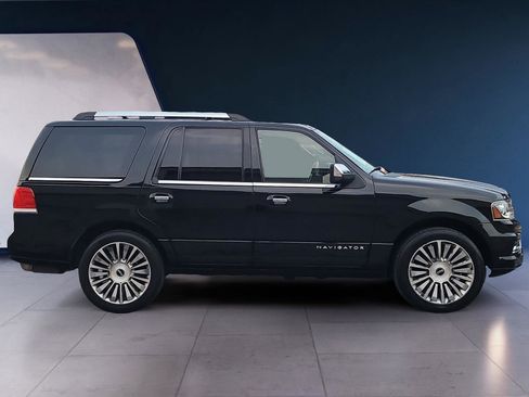 Used 2016 Lincoln Navigator Select image 6