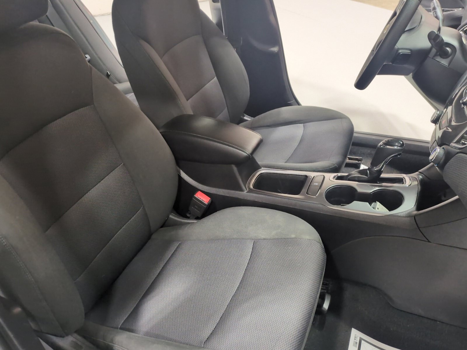 Used 2018 Chevrolet Cruze LT w/ Convenience Package FWD image 10