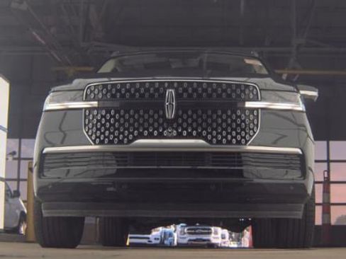 Used 2025 Lincoln Navigator L Reserve AWD/4WD image 4