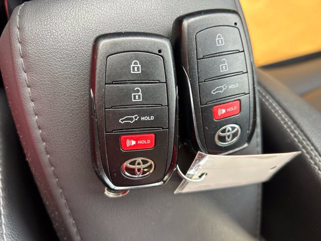 Used 2023 Toyota Corolla Cross XLE w/ Convenience Package FWD image 26