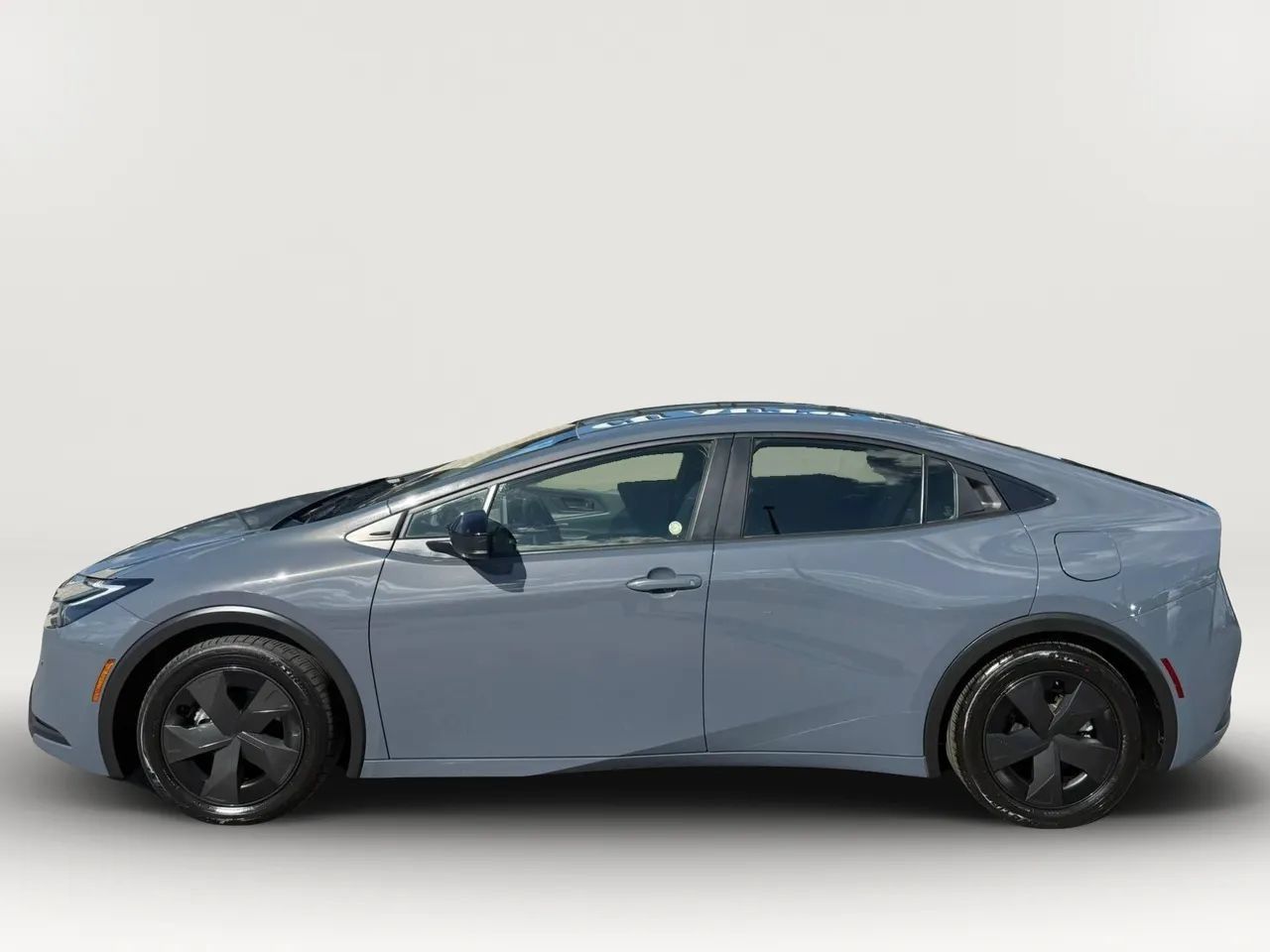 Used 2025 Toyota Prius LE FWD image 6
