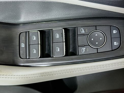 Used 2025 Nissan Rogue SL image 14