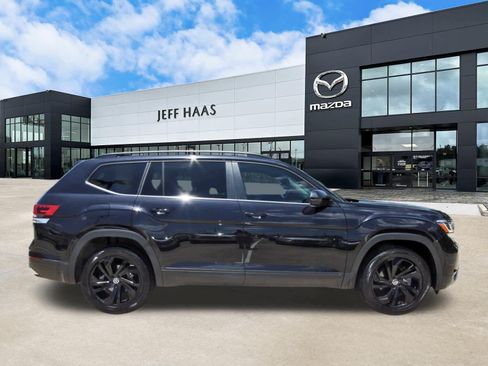 Used 2023 Volkswagen Atlas SE w/ Panoramic Sunroof Package FWD image 5