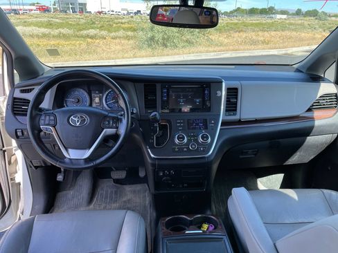 Used 2017 Toyota Sienna Limited Premium AWD/4WD image 19
