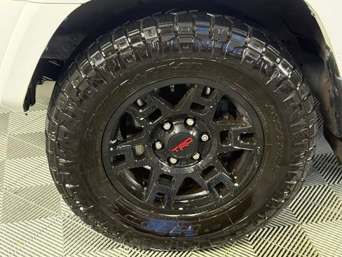 Used 2021 Toyota 4Runner Venture w/ Moonroof Package AWD/4WD image 14