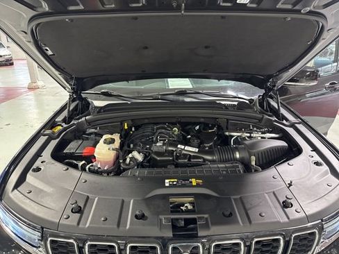 Certified 2024 Jeep Grand Cherokee Limited w/ Luxury Tech Group II image 10