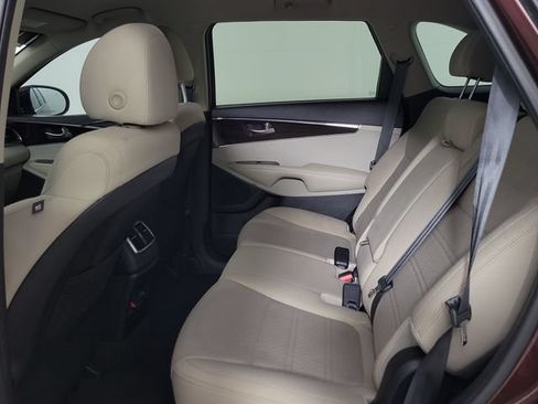 Used 2019 Kia Sorento FWD image 15