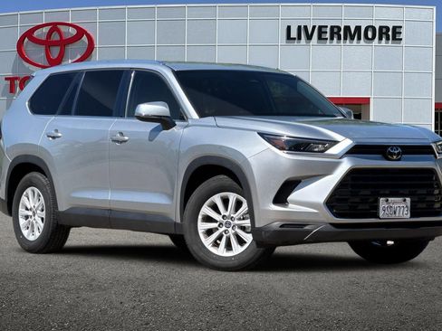 Certified 2025 Toyota Grand Highlander FWD image 2
