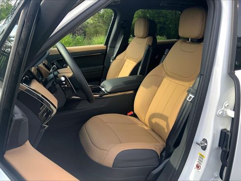 New 2026 Land Rover Range Rover Sport Dynamic SE AWD/4WD image 9