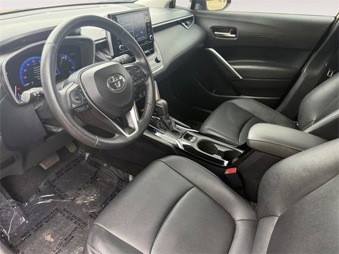Used 2022 Toyota Corolla Cross XLE image 14