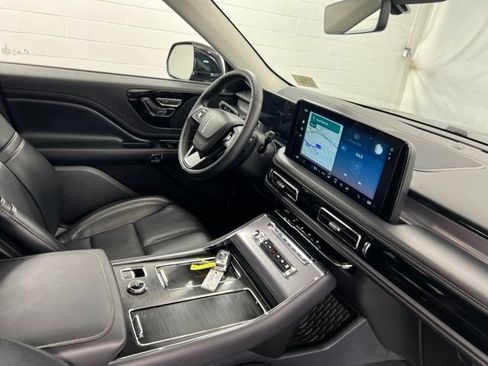 Used 2025 Lincoln Aviator AWD image 26