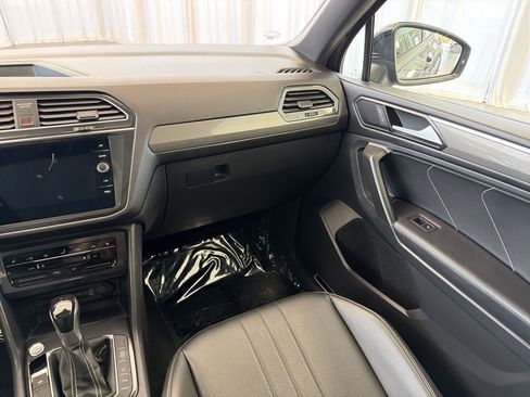 Used 2023 Volkswagen Tiguan SE R-Line image 28