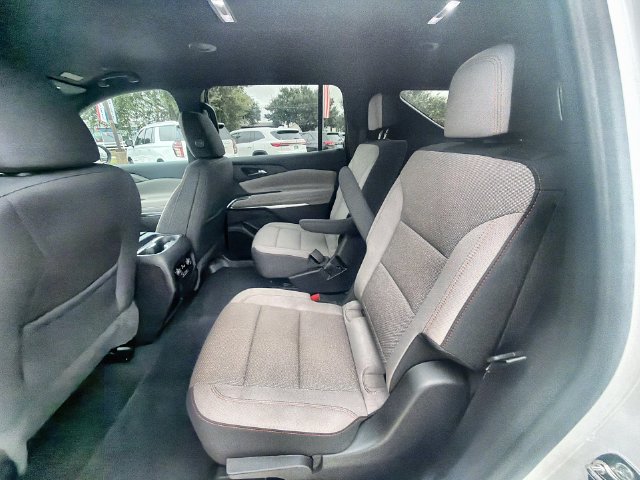 Used 2026 Chevrolet Traverse LT w/ Driver Confidence Package FWD image 24
