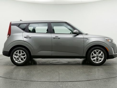 Used 2025 Kia Soul LX w/ LX Technology Package FWD image 11
