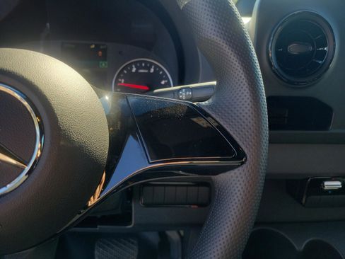 Used 2025 Mercedes-Benz Sprinter 2500 image 17