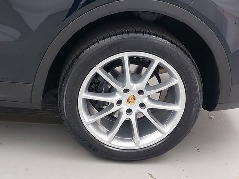 Used 2019 Porsche Cayenne image 36