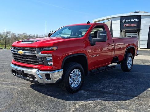 Used 2024 Chevrolet Silverado 2500 LT AWD/4WD image 3