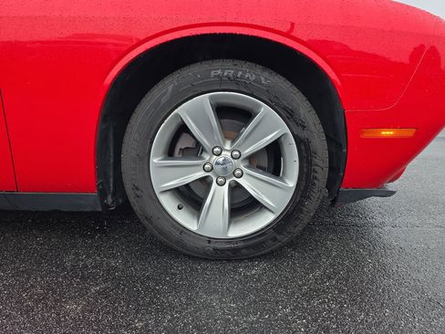 Used 2019 Dodge Challenger SXT image 13