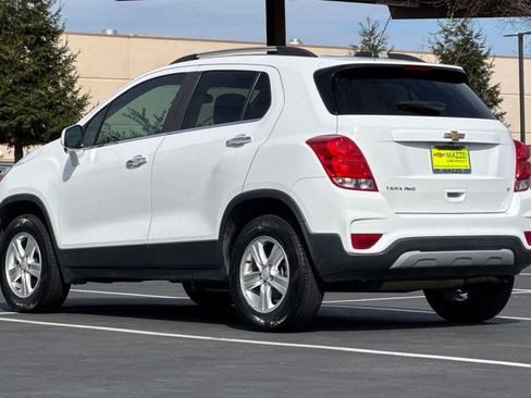 Used 2018 Chevrolet Trax LT w/ LT Convenience Package image 3