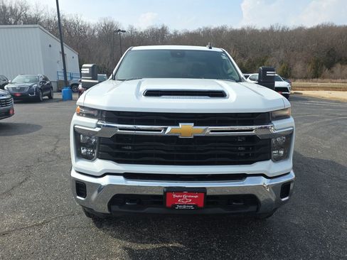 Used 2024 Chevrolet Silverado 3500 LT image 3