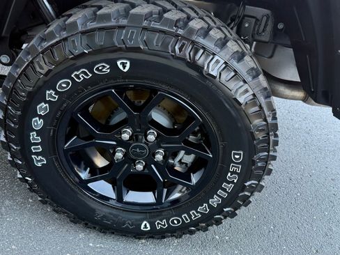 Used 2025 Jeep Gladiator Sport image 38