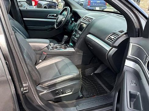 Used 2016 Ford Explorer XLT w/ Equipment Group 202A AWD/4WD image 8