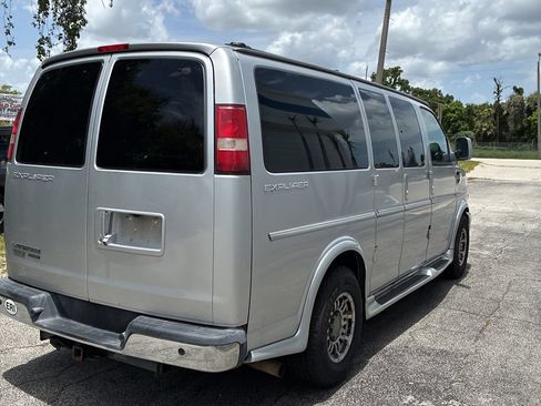 Used 2016 Chevrolet Express 2500 RWD image 3