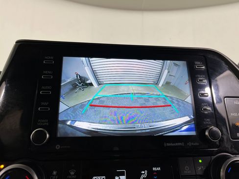 Used 2022 Toyota Highlander XLE image 22