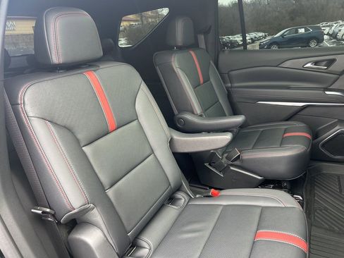 Used 2025 Chevrolet Traverse RS image 49