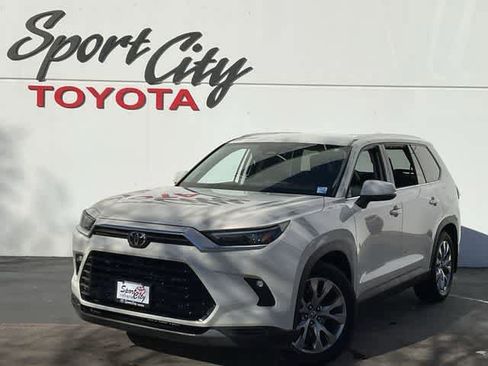 Used 2024 Toyota Grand Highlander Limited image 1