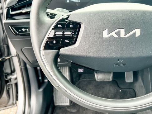 Used 2024 Kia Niro EX image 24