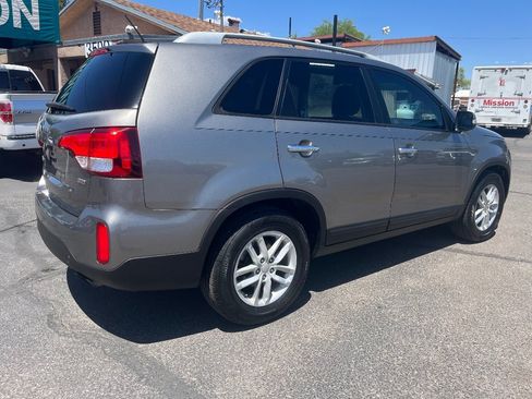 Used 2015 Kia Sorento LX FWD image 4