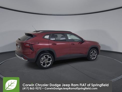 Used 2025 Chevrolet Trax LT w/ LT Convenience Package FWD image 14