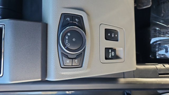 Used 2018 Ford F150 XLT w/ Equipment Group 302A Luxury AWD/4WD image 30