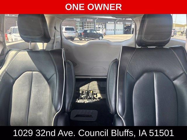 Used 2023 Chrysler Pacifica Limited FWD image 25