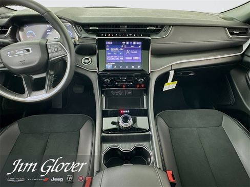 New 2025 Jeep Grand Cherokee Laredo image 29