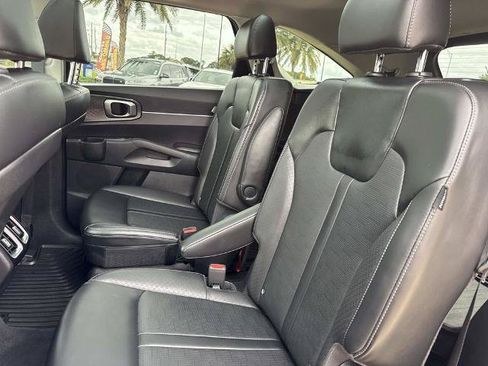 Used 2025 Kia Sorento EX w/ Panoramic Sunroof Package FWD image 17