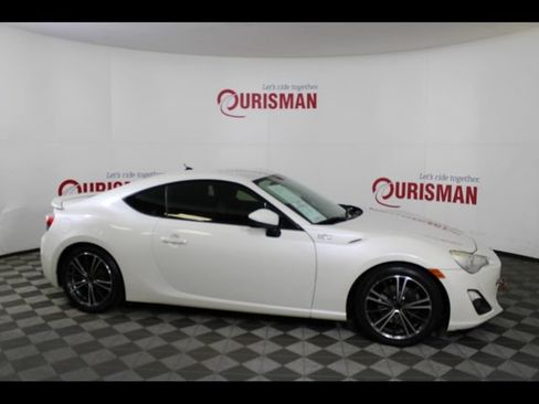 Used 2013 Scion FR-S RWD image 10